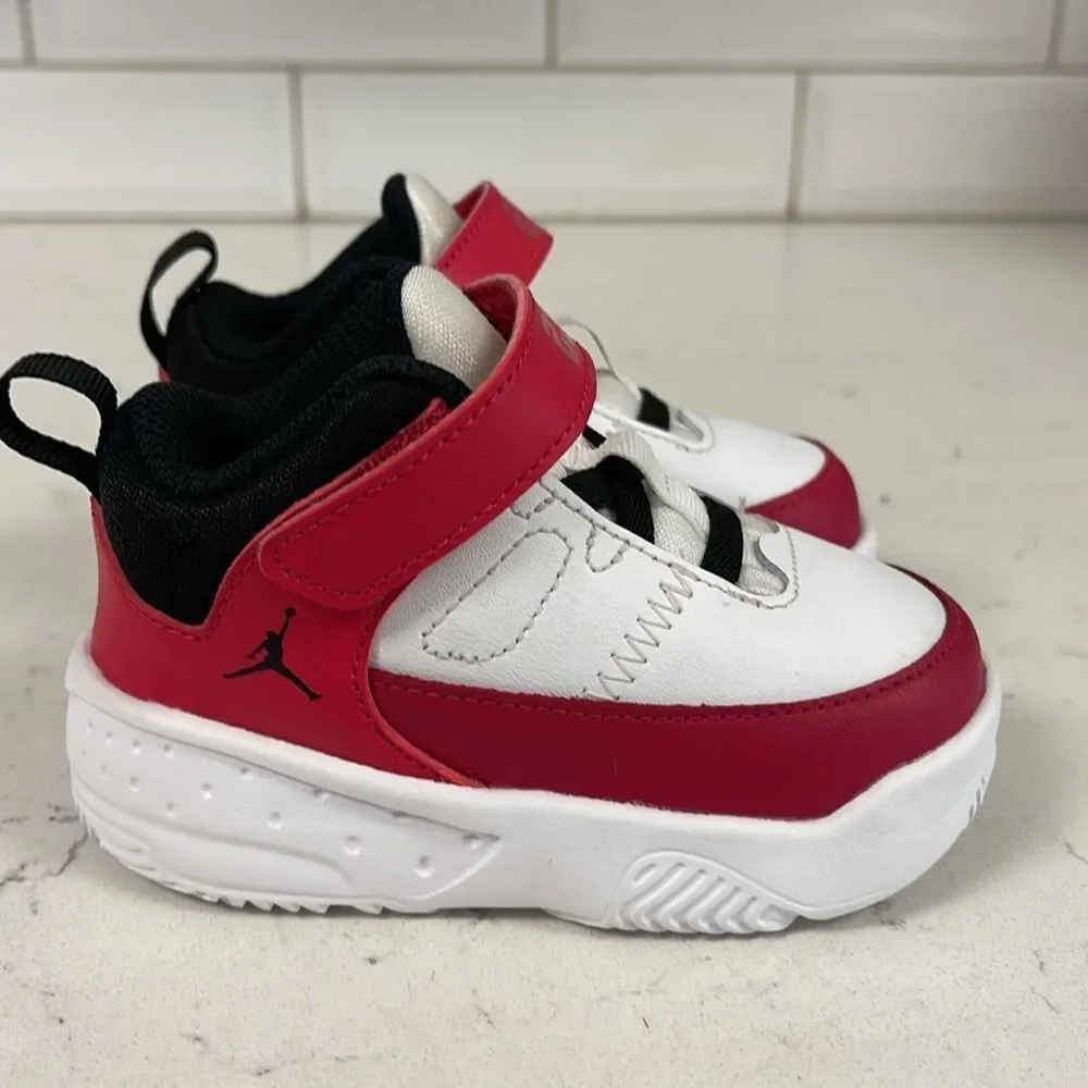 JORDAN MAX AURA 3 PS 'WHITE VERY BERRY' Size 5C DA8023-106